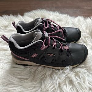 Girls Keen shoes size 3